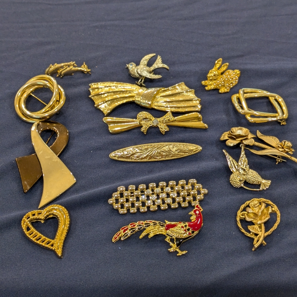15 Brooches Unmarked
